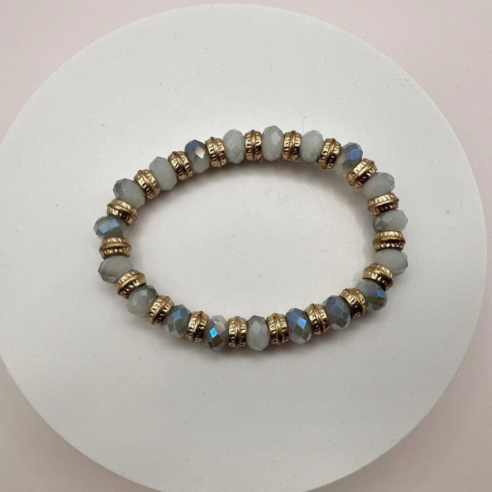 Vintage Y2K Iridescent Grey Glass Beaded Gold Tone Stretch Bracelet Jewelry Boho